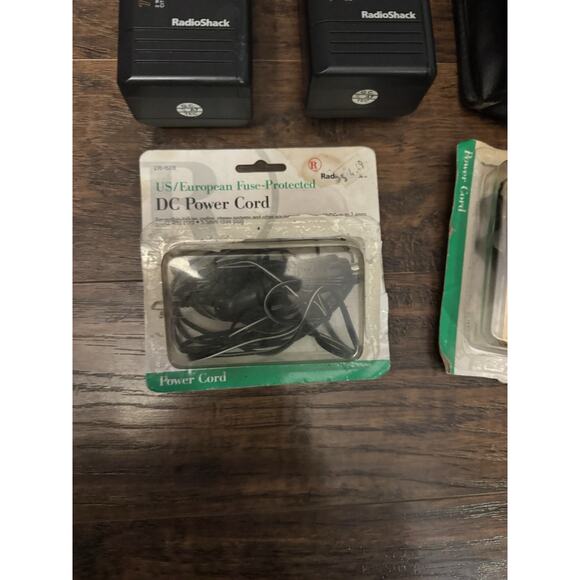 Lot of 2 Radio Shack TRC-235 Walkie Talkie CB Citizens Band Transceiver 3 Ch. - Picture 3 of 7